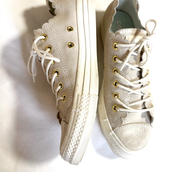Converse Cream suede Sneakers with Gold Eyelets 7.5 - Picture 2 of 7